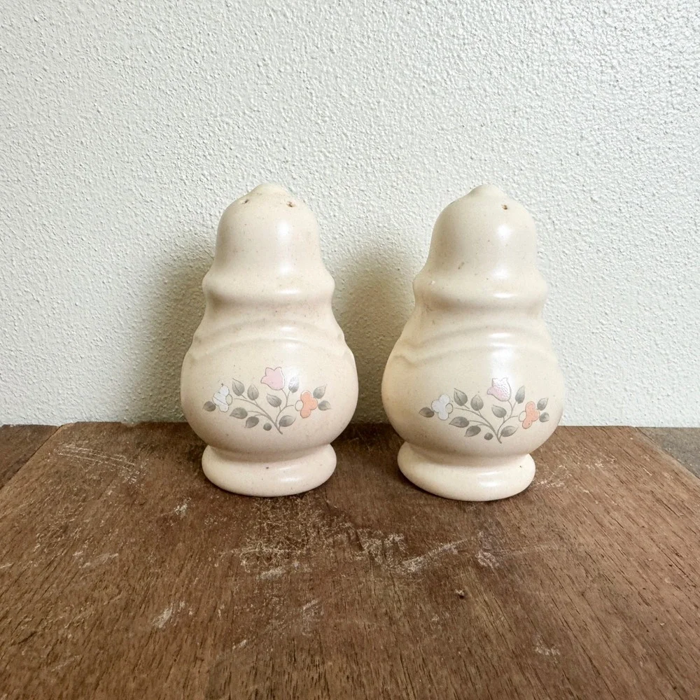 Pfaltzgraff Remembrance VINTAGE Stoneware Cream Pink Floral Salt & Pepper Shaker